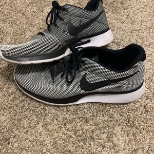 Nike tennis shoes size 11 1/2